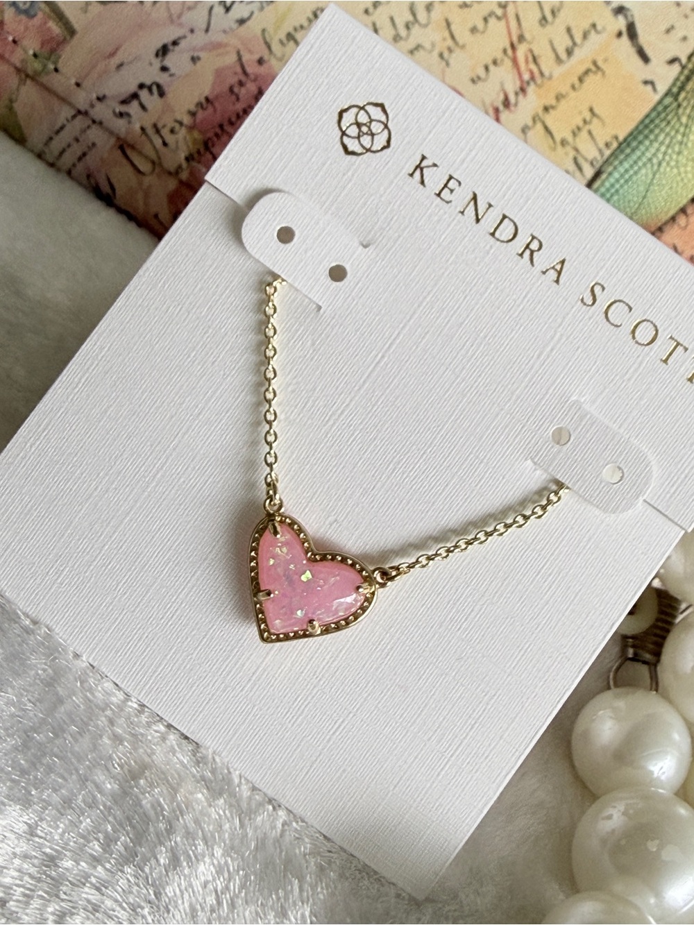 Kendra Scott Ari Heart Pendant Necklace - Bubble Gum Pink Opal